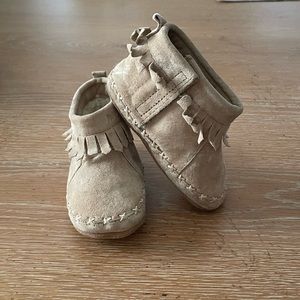 Like New Robeez Ankle Moccasins Taupe Suede Soft Soles